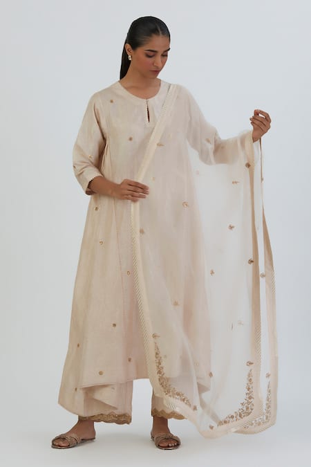 Buy_Lajjoo C_Ivory Silk Embroidered Zardozi Round Meer Floral Kurta And Pant Set _Online_at_Aza_Fashions