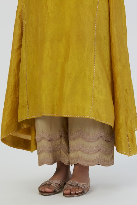 Lajjoo C_Green Silk Embroidery Round Neck Drishti Kurta And Pant Set _Online_at_Aza_Fashions