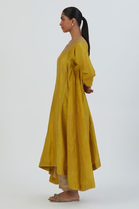 Buy_Lajjoo C_Green Silk Embroidery Round Neck Drishti Kurta And Pant Set _Online_at_Aza_Fashions