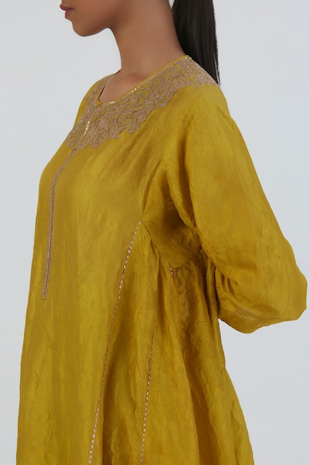 Lajjoo C_Green Silk Embroidery Round Neck Drishti Kurta And Pant Set _at_Aza_Fashions