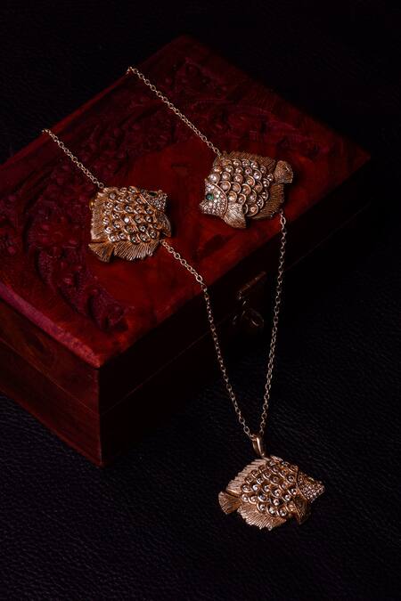 Totapari Gold Plated Stone Embellished And Carved Work Swim In Coffee Necklace Set