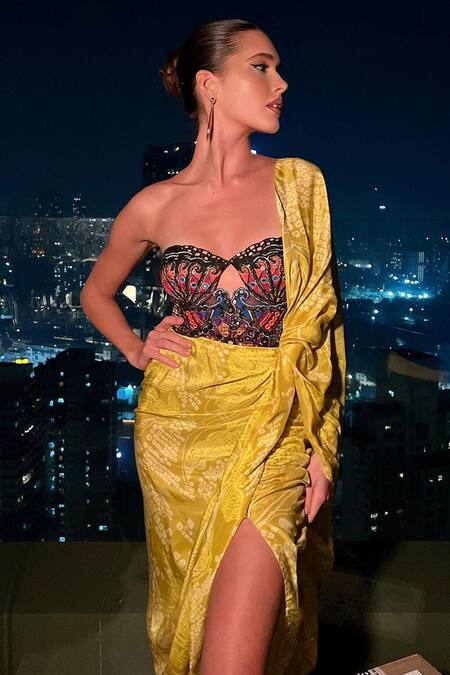 Buy Saaksha & Kinni Yellow Silk Pre Draped Saree Online at Aza Fashions Buy_Saaksha & Kinni_Yellow Silk Pre Draped Saree _Online_at_Aza_Fashions