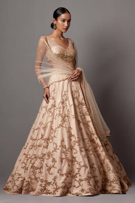 Mala And Kinnary Beige Net Sequins, Crystals V-neck Embellished Baroque Bridal Lehenga Set Online at Aza Fashions Mala And Kinnary_Beige Net Sequins, Crystals V-neck Embellished Baroque Bridal Lehenga Set_Online_at_Aza_Fashions
