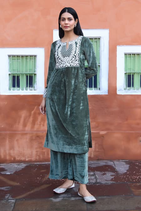 NUHH Green Velvet Embroidery Ambrosia Round Aari Kurta With Pant 
