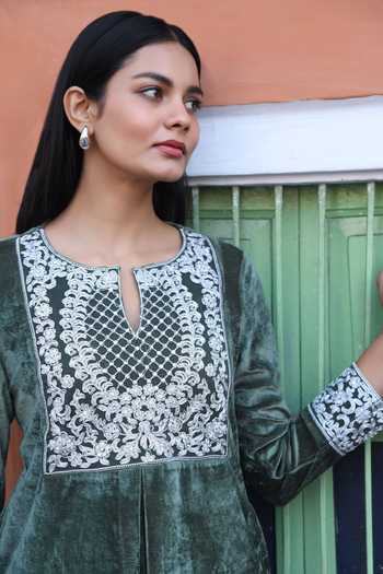 NUHH_Green Velvet Embroidery Round Neck Ambrosia Aari Kurta With Pant _at_Aza_Fashions