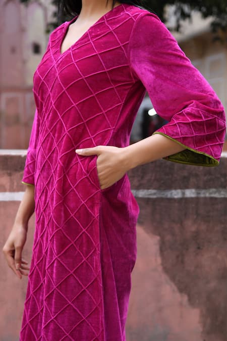 Buy_NUHH_Pink Velvet Embroidery V-neck Waffle Pintuck Kurta Pant Set 