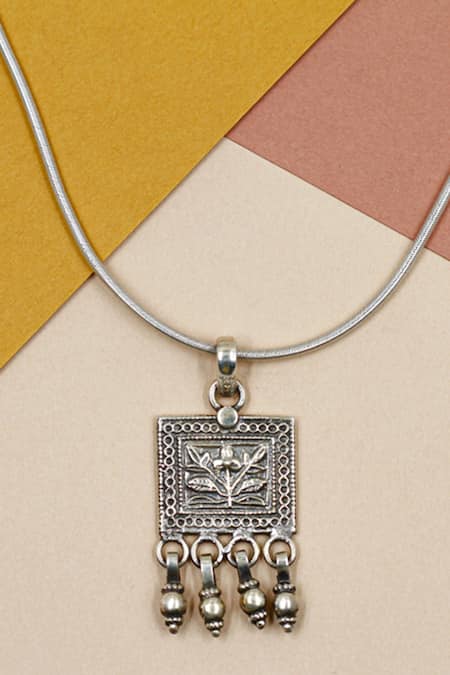 Sangeeta Boochra Silver Plated Florette Carved Pendant Chain Necklace