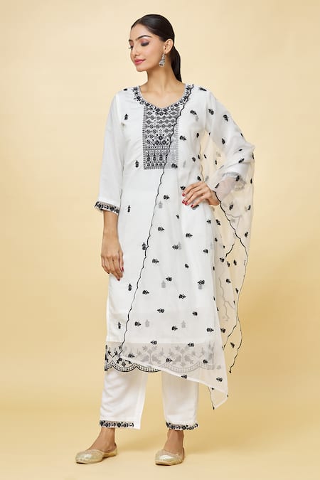 Samyukta Singhania Contrast Floral Embroidered Kurta Set 