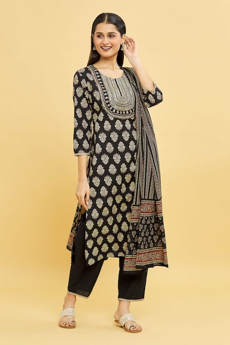 Samyukta Singhania Floral Pattern Straight Kurta Set 