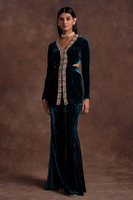 Label Sanya Gulati Green Silk, Velvet Crystals, Lace, Pearls, Sequins Side Cut-out Kurta With Pant Online at Aza Fashions Label Sanya Gulati_Green Silk, Velvet Crystals, Lace, Pearls, Sequins Side Cut-out Kurta With Pant _Online_at_Aza_Fashions