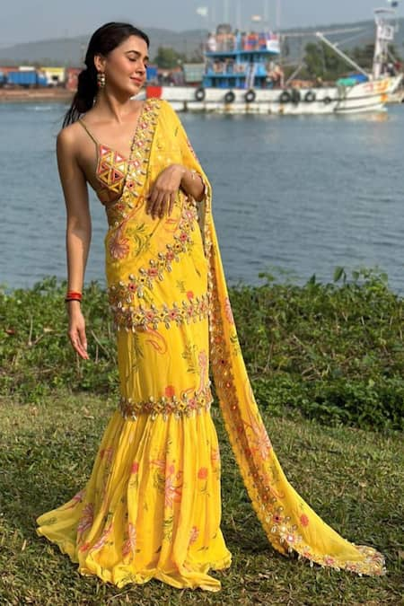 Foram Patel Yellow Georgette Printed Paisley V-neck Mermaid Pre-draped Saree With Blouse 