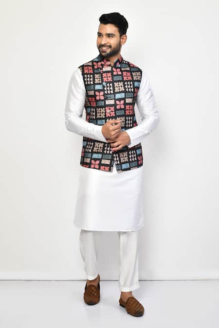 Arihant Rai Sinha Black Linen, Cotton Embroidery Thread Bundi 