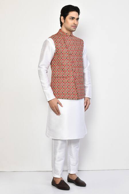 Arihant Rai Sinha_Red Cotton Embroidery Miniature Floral Butti Bundi Kurta Set _at_Aza_Fashions