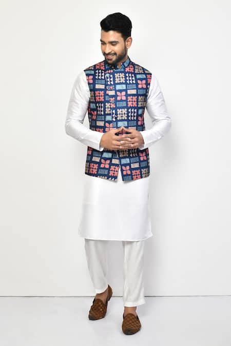 Arihant Rai Sinha Thread Work Bundi & Kurta Set 