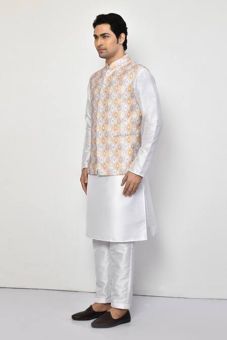Arihant Rai Sinha_White Cotton, Silk Embroidery Leaflet Motif Bundi Kurta Set _at_Aza_Fashions