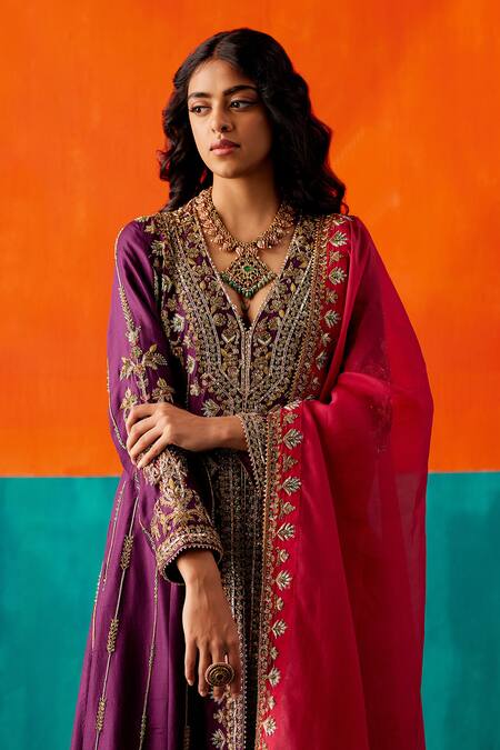 Buy_Aman Takyar_Wine Organza, Silk Zari, Sequins, Beads, Cut Work, Floral Hand Kurta Set _Online_at_Aza_Fashions
