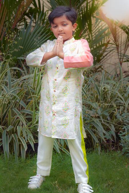 Little Shiro_Off White Cotton Satin Embroidery Tiranga Mughal Print Kurta With Pant_Online_at_Aza_Fashions