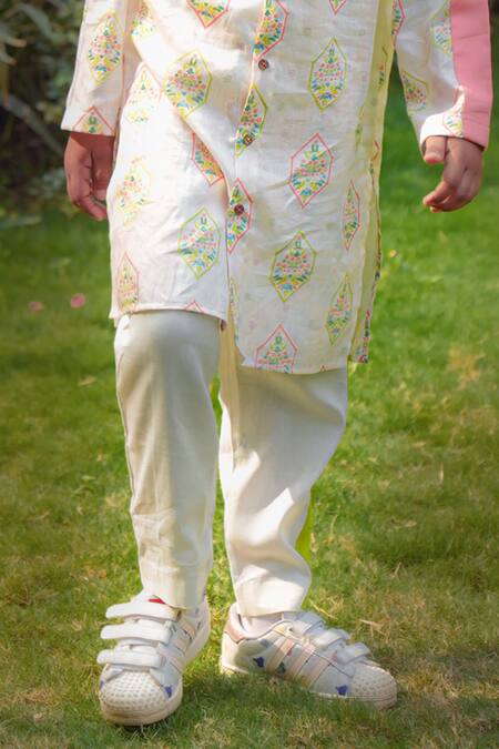 Little Shiro_Off White Cotton Satin Embroidery Tiranga Mughal Print Kurta With Pant_at_Aza_Fashions