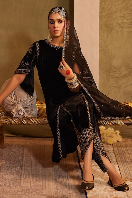 Shop Tabeer India Black Silk, Organza, Crepe Sequins, Mirrors, Embroidery Embellished Kurta Set Online at Aza Fashions Shop_Tabeer India_Black Silk, Organza, Crepe Sequins, Mirrors, Embroidery Embellished Kurta Set _Online_at_Aza_Fashions