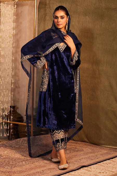 TABEER INDIA Blue Kurta And Pant Silk Velvet Embellished Aari V Neck Neckline Set 