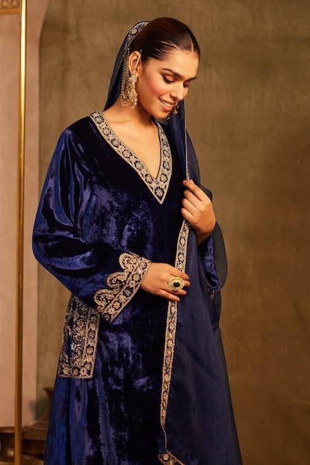 Shop Tabeer India Blue Silk, Velvet, Organza, Crepe Cut Work, Neckline Embellished Kurta Set Online at Aza Fashions Shop_Tabeer India_Blue Silk, Velvet, Organza, Crepe Cut Work, Neckline Embellished Kurta Set _Online_at_Aza_Fashions