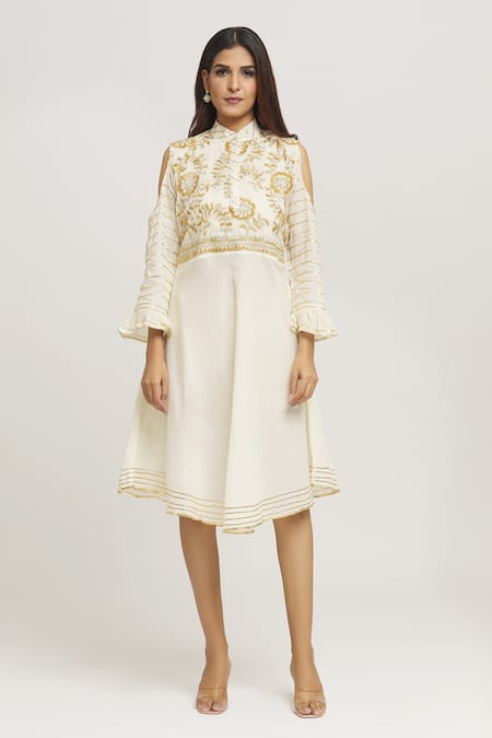 Kunwarani Ritu_Cream Cotton Embroidery Floral Stand Collar Yoke Dress  _Online_at_Aza_Fashions
