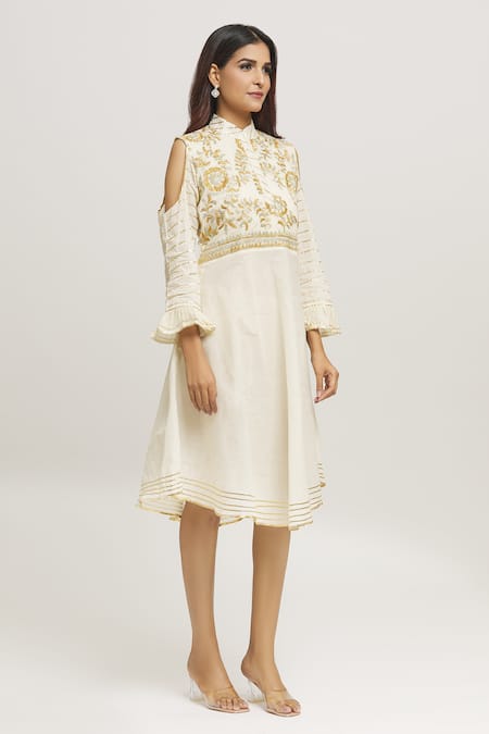 Buy_Kunwarani Ritu_Cream Cotton Embroidery Floral Stand Collar Yoke Dress  _Online_at_Aza_Fashions