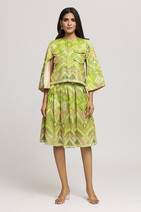 Kunwarani Ritu_Green Georgette Hand Embroidery Geometric Contrast Top With Skirt  _Online_at_Aza_Fashions