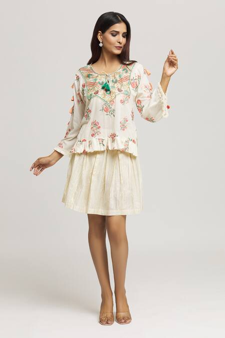 Kunwaraniritu Floral Embroidered Top With Skirt 