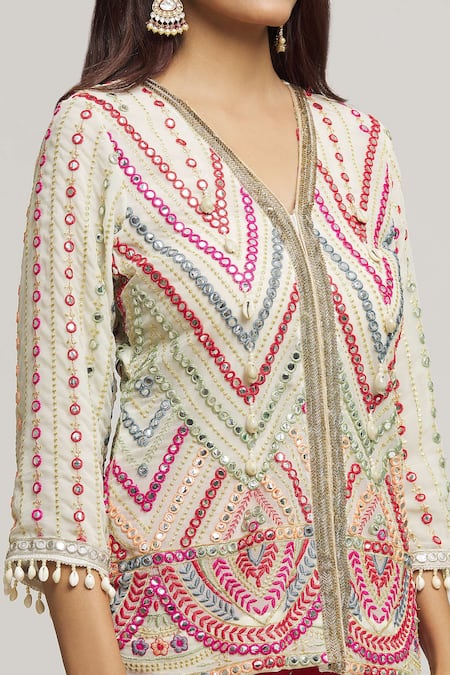 Kunwarani Ritu_Ivory Georgette Embroidery Geometric V Neck Mirror Tunic With Palazzo  _at_Aza_Fashions