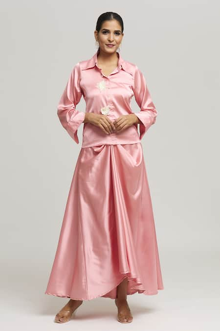 Kunwaraniritu Pink Satin Placement Applique Floral Collared 3d Shirt With Skirt  