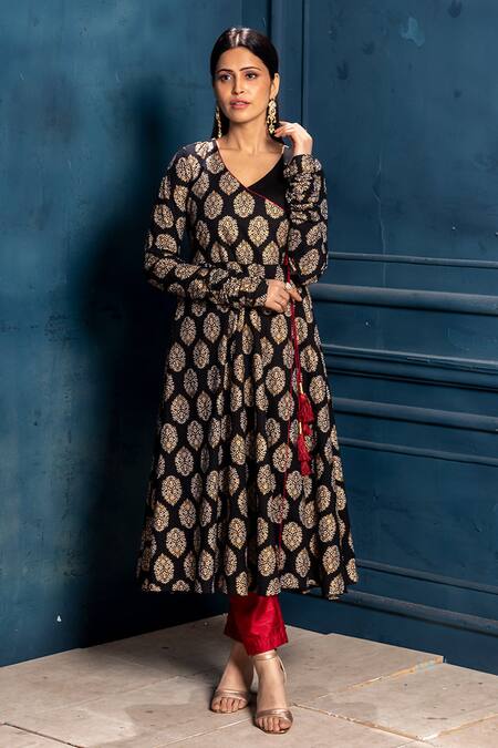 Monk & Mei By Sonia Anand_Black Cotton Tassels V-neck Raina Hand Block Print Angarakha With Pant _at_Aza_Fashions