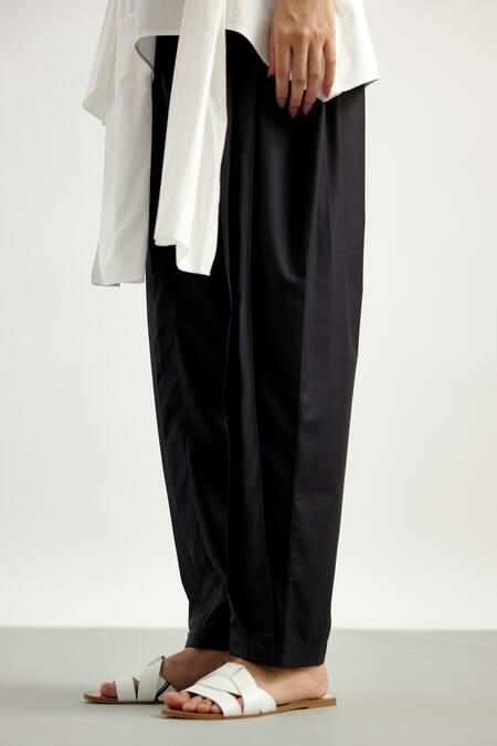 Echostudio_Black Cotton Plain Pleated Pant  _Online_at_Aza_Fashions