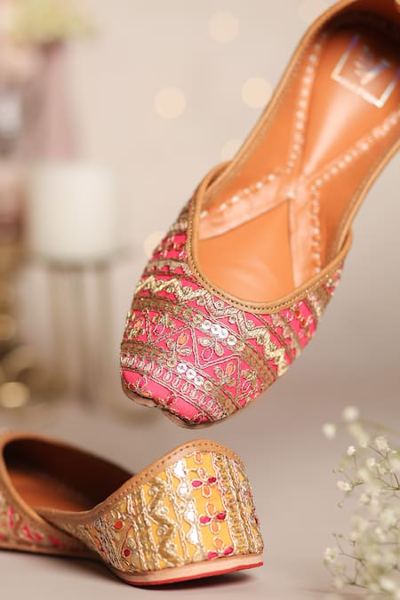 Buy_House Of Vian_Pink Embroidery Dilbaro Juttis _Online_at_Aza_Fashions