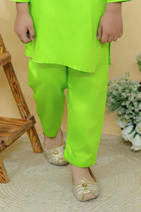 Buy Kalp Green Cotton Embroidery Thunder Placket Kurta Set Online at Aza Fashions Buy_Kalp_Green Cotton Embroidery Thunder Placket Kurta Set _Online_at_Aza_Fashions