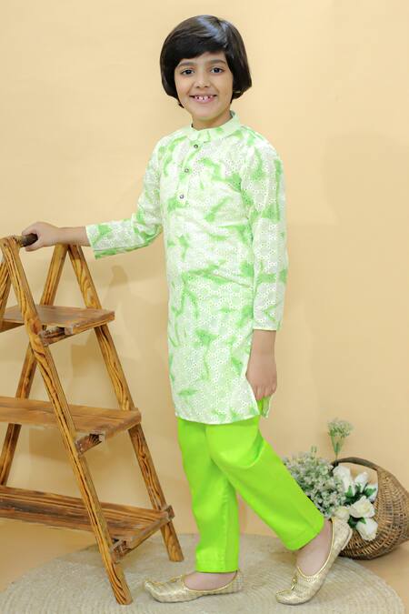 Kalp Green Cotton Galactic Tie Dye Pattern Kurta Set at Aza Fashions Kalp_Green Cotton Galactic Tie Dye Pattern Kurta Set _at_Aza_Fashions