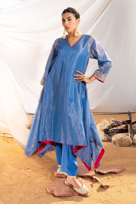 The White Tree Studio Blue Kurta Handloom Cotton Embroidery Thread V Sleeve And Pant Set 