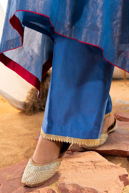 The White Tree Studio Blue Kurta Handloom Cotton Embroidery Thread V Sleeve And Pant Set at Aza Fashions The White Tree Studio_Blue Kurta Handloom Cotton Embroidery Thread V Sleeve And Pant Set _at_Aza_Fashions