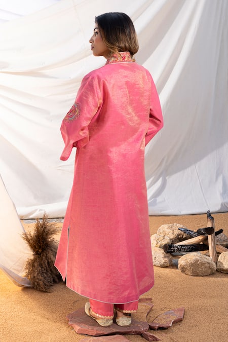 Shop The White Tree Studio Pink Kurta Handloom Cotton Embroidery Thread V Neck And Pant Set at Aza Fashions Shop_The White Tree Studio_Pink Kurta Handloom Cotton Embroidery Thread V Neck And Pant Set _at_Aza_Fashions