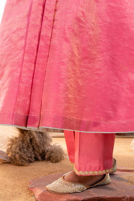 The White Tree Studio Pink Kurta Handloom Cotton Embroidery Thread V Neck And Pant Set at Aza Fashions The White Tree Studio_Pink Kurta Handloom Cotton Embroidery Thread V Neck And Pant Set _at_Aza_Fashions