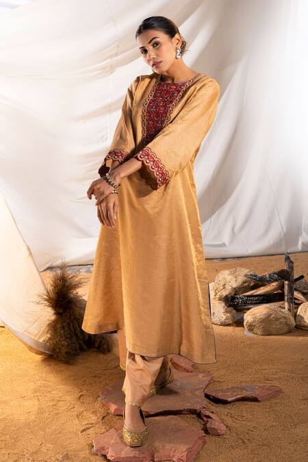 Buy The White Tree Studio Beige Kurta Handloom Cotton Embroidery Thread Round Work And Pant Set Online at Aza Fashions Buy_The White Tree Studio_Beige Kurta Handloom Cotton Embroidery Thread Round Work And Pant Set _Online_at_Aza_Fashions