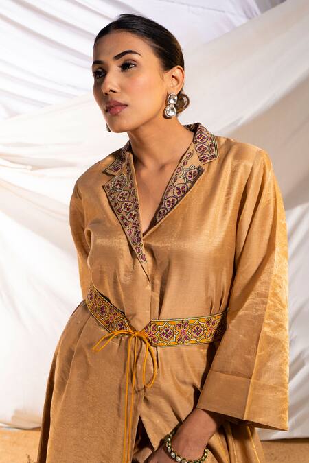 The White Tree Studio Beige Kurta Handloom Cotton Embroidery Thread Suzani And Pant Set at Aza Fashions The White Tree Studio_Beige Kurta Handloom Cotton Embroidery Thread Suzani And Pant Set _at_Aza_Fashions