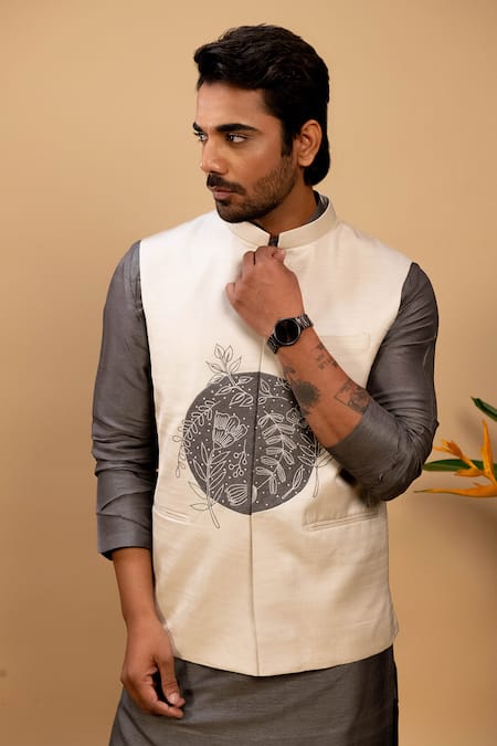 Shop_Agape_Gray Silk Embroidery, Patchwork Floral Quilted Bundi Kurta Set
