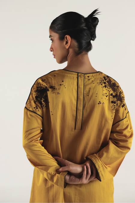 Shop Til Yellow Cotton Embroidery Round Neck Floral Boyfriend Kurta With Pant Online at Aza Fashions Shop_Til_Yellow Cotton Embroidery Round Neck Floral Boyfriend Kurta With Pant _Online_at_Aza_Fashions