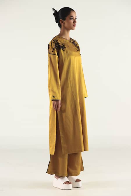 Til Yellow Cotton Embroidery Round Neck Floral Boyfriend Kurta With Pant at Aza Fashions Til_Yellow Cotton Embroidery Round Neck Floral Boyfriend Kurta With Pant _at_Aza_Fashions