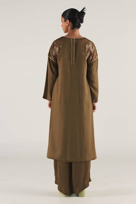 Shop Til Green Cotton Embroidery Round Neck Floral Boyfriend Kurta And Pant Set at Aza Fashions Shop_Til_Green Cotton Embroidery Round Neck Floral Boyfriend Kurta And Pant Set _at_Aza_Fashions