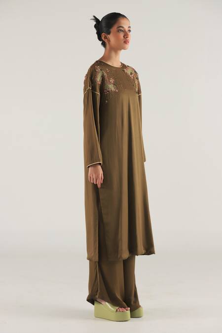 Buy Til Green Cotton Embroidery Round Neck Floral Boyfriend Kurta And Pant Set Online at Aza Fashions Buy_Til_Green Cotton Embroidery Round Neck Floral Boyfriend Kurta And Pant Set _Online_at_Aza_Fashions