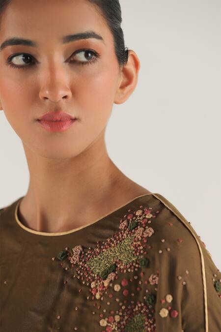 Shop Til Green Cotton Embroidery Round Neck Floral Boyfriend Kurta And Pant Set Online at Aza Fashions Shop_Til_Green Cotton Embroidery Round Neck Floral Boyfriend Kurta And Pant Set _Online_at_Aza_Fashions