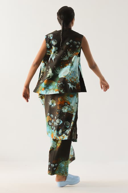 Shop Til Multi Color Chanderi, Cotton V-neck Florid Hand Painted Gilet at Aza Fashions Shop_Til_Multi Color Chanderi, Cotton V-neck Florid Hand Painted Gilet _at_Aza_Fashions