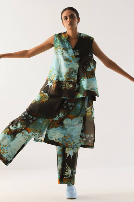 Buy Til Multi Color Chanderi, Cotton V-neck Florid Hand Painted Gilet Online at Aza Fashions Buy_Til_Multi Color Chanderi, Cotton V-neck Florid Hand Painted Gilet _Online_at_Aza_Fashions